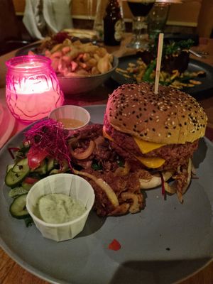 Vegan juicy burger met pulled jackfruit. at The Old Pal in Zoetermeer