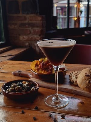 Espresso martini en een lekker scheurboodje. at The Old Pal in Zoetermeer