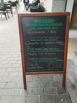 Menú del día que cambia a diario at Es Ginebro in Mallorca