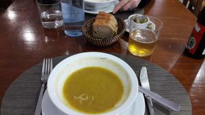 Crema de verdures at Es Ginebro in Mallorca