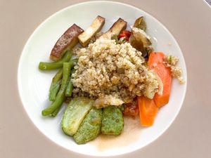 Vegetables poke with tofu  at Es Ginebro in Mallorca