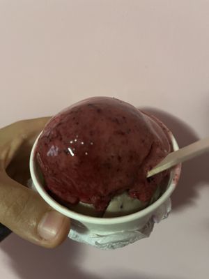 Purple haze y cookies and cream  at La Latteria in Lima