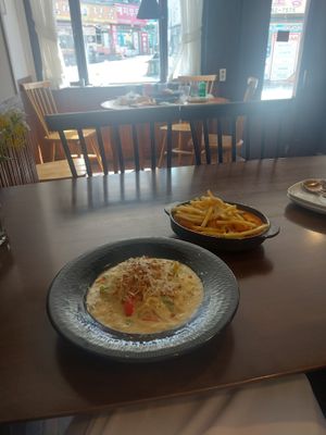 Quattro Cheese Creme Pasta, Tteokbokki (w/ Fries) at Liim - 림 in Incheon