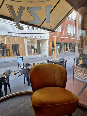 Front at IzyCoffee in Kortrijk