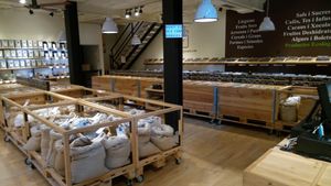 Inside at Casa Ruiz Granel Selecto in Barcelona