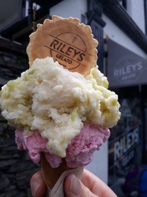 2 "scoops" at Riley's Gelato in Bowness-on-windermere