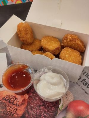 Chicken nuggets, BBQ and vegan mayo at MAX - Hovedbanegården in Copenhagen