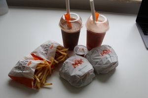 vegan chicken burger and shake - strawberry and chocolate at MAX - Hovedbanegården in Copenhagen
