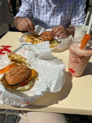 vegan chicken burger and shake - strawberry and chocolate at MAX - Hovedbanegården in Copenhagen