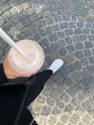 vegan strawberry shake at MAX - Hovedbanegården in Copenhagen