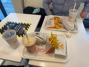 vegan burgers and shakes at MAX - Hovedbanegården in Copenhagen