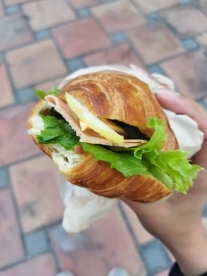 Está bien suavecito el pan at Miga Vegana in Mexico City