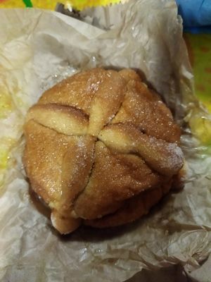 Pam de muerto relleno at Miga Vegana in Mexico City