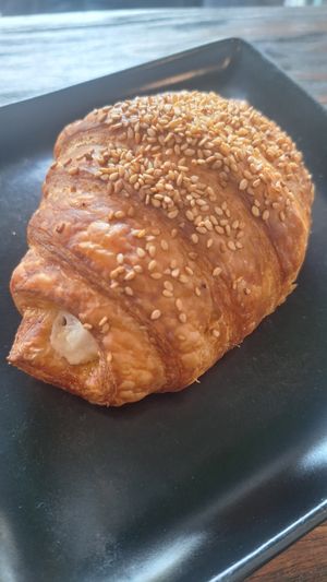 Croissant de ate con queso 🌱♥️🥐🧀 at Miga Vegana in Mexico City