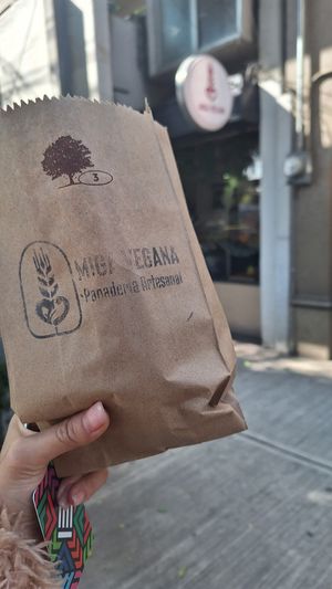 Hoy de pidió para llevar 👌🏻💯 at Miga Vegana in Mexico City