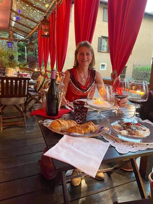 Het terras buiten at Osteria Gatto D'Oro in Toscolano Maderno