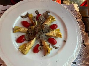 Voorgerecht : artichocharten met truffels at Osteria Gatto D'Oro in Toscolano Maderno