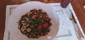 Pasta with lentils, fresh tomatoes and mint (very tasty) at Osteria Gatto D'Oro in Toscolano Maderno