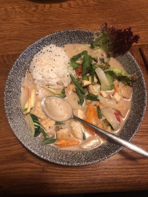 erdnuss kokos curry  at Lam Vegan in Hamburg