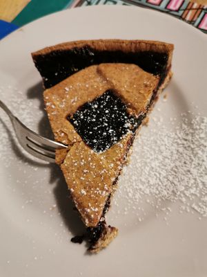 Crostata of blueberry jam at Dolce Vegan in Florence