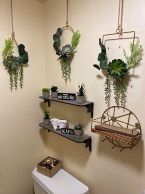 Bathroom decor at Grounds in New London