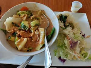 Peanut Lover (veggie - no tofu) at Pikul Thai Bistro in Fairfield