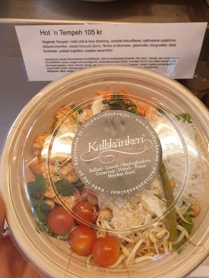 Hot'n tempeh sallad at Kallskänken in Kalmar