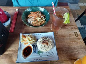 Noodles in peanutchili sauce and bao zi filled with veggies at Rote Laterne in Dusseldorf