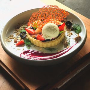 Pistachio Crumbled Berry & Cream Tart at Pistachio in Ubud