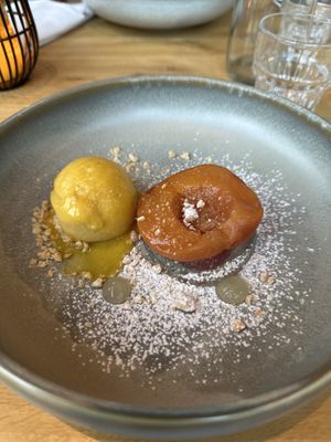 Perzik en sortbetijs  at Stadsvilla in Arnhem