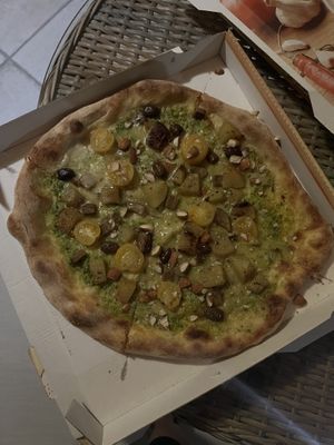 Pizza sole  at Pizzeria Valle dei Mulini in Fumane