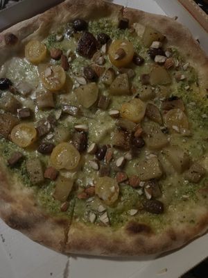 Pizza sole  at Pizzeria Valle dei Mulini in Fumane