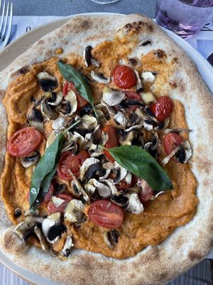 Pizza mit Cashew-Creme  at Perbacco in Locarno