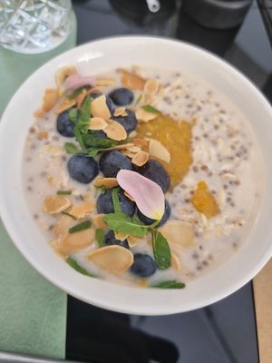 Tasty Oat meal at Caffè dell'Arte Boutique Rooms in Locarno