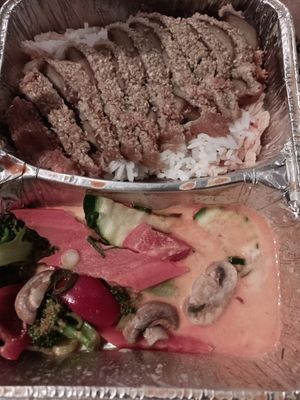 Com ca ri at Aroma 33 in Berlin