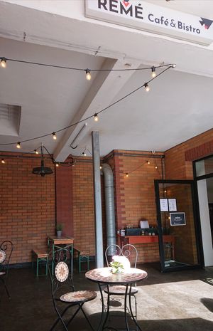 Remé outside seating at Remé in Dusseldorf