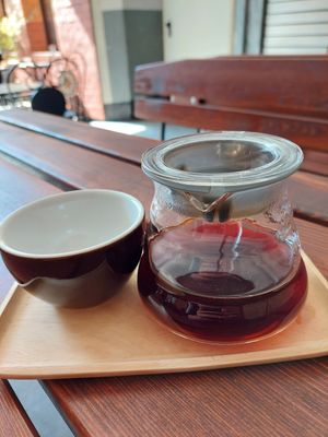 Hand filtered coffee "Abdulmajeed Muslot" (4.40€ for ~2 cups) at Remé in Dusseldorf