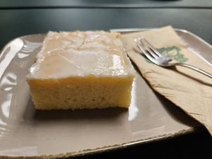 Zitronenschnitte at Remé in Dusseldorf