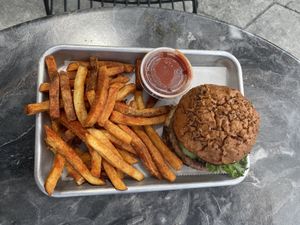 Impossible burger 🍔 (if you don’t want vegan mayonnaise, be very clear about this. They put it on.  at Freya's Diner in St Petersburg
