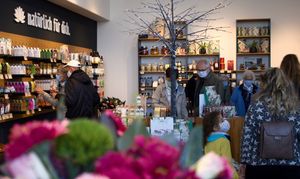 Govinda Shop with customers at Govinda Natur in Neustadt