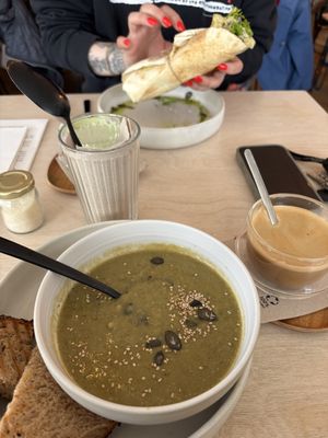 Tagessuppe (immer vegan) und Großartiger wrap   at Café Aivilo in Lingen