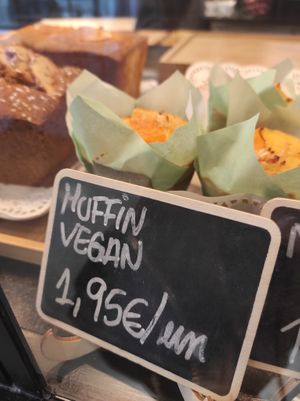 Vegan muffins at Bread & Brunch in Porto
