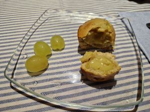 Cake filled with vanilla cream at Matre in Gallipoli