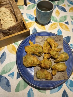 Antipasto con fiori di zucca in pastella   at Matre in Gallipoli