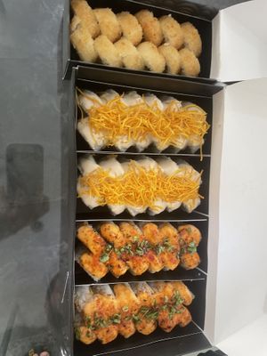 Sushi delivery   at Roll Up Happy Makis in Lima