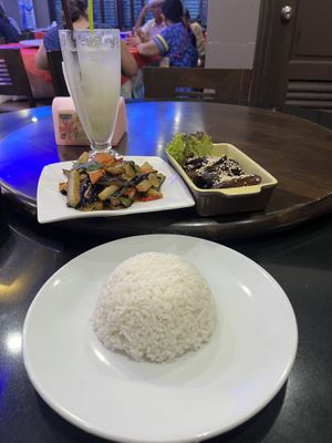 Soursop, Thai veggies, roast duck  at Man Yuan Fang in Malacca