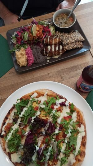 Tacopizza und Lunchplatte at Erlings in Trondheim