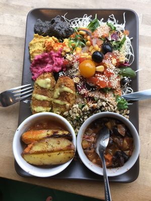 Went there multiple times. This is the lunch plate. Absolutely delicious. The same applies to the pizza and the carrot cake. Lovely food and cosy atmosphere. at Erlings in Trondheim