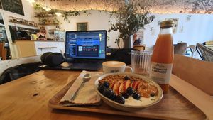 Granola apricot juice at Okara in Lyon