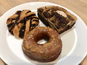 Donut, babka and cheesecake brownie at Bocagua in Mallorca